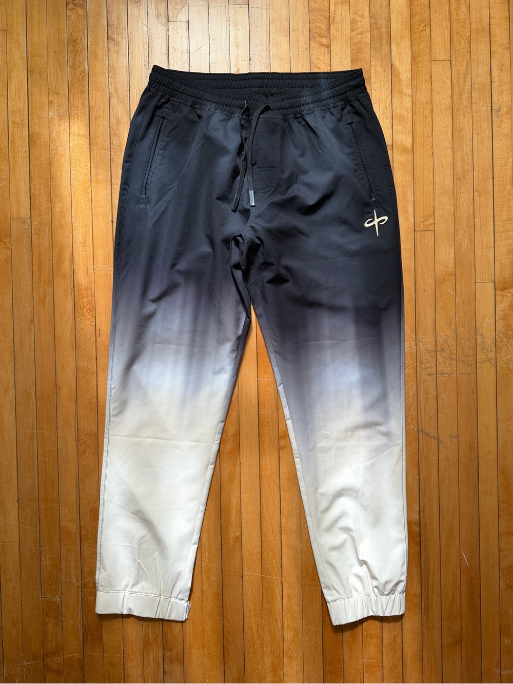NWOT Santo Studio Tempo Fade Tech Pant
Twitch Edition Ombré Cream Sz. M